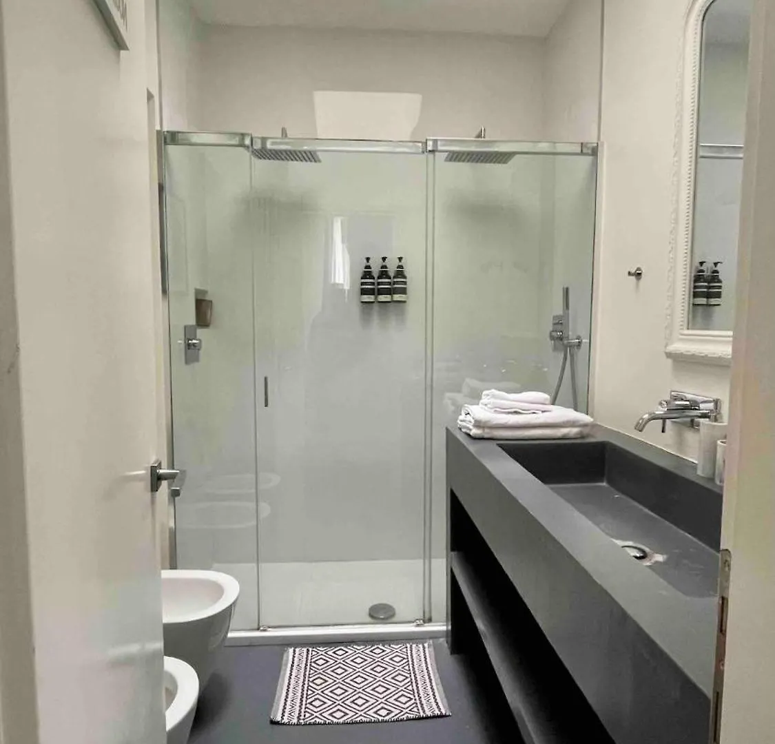 Bocconi Industrial Loft 2Bdr, 2Btr Lägenhet Milano