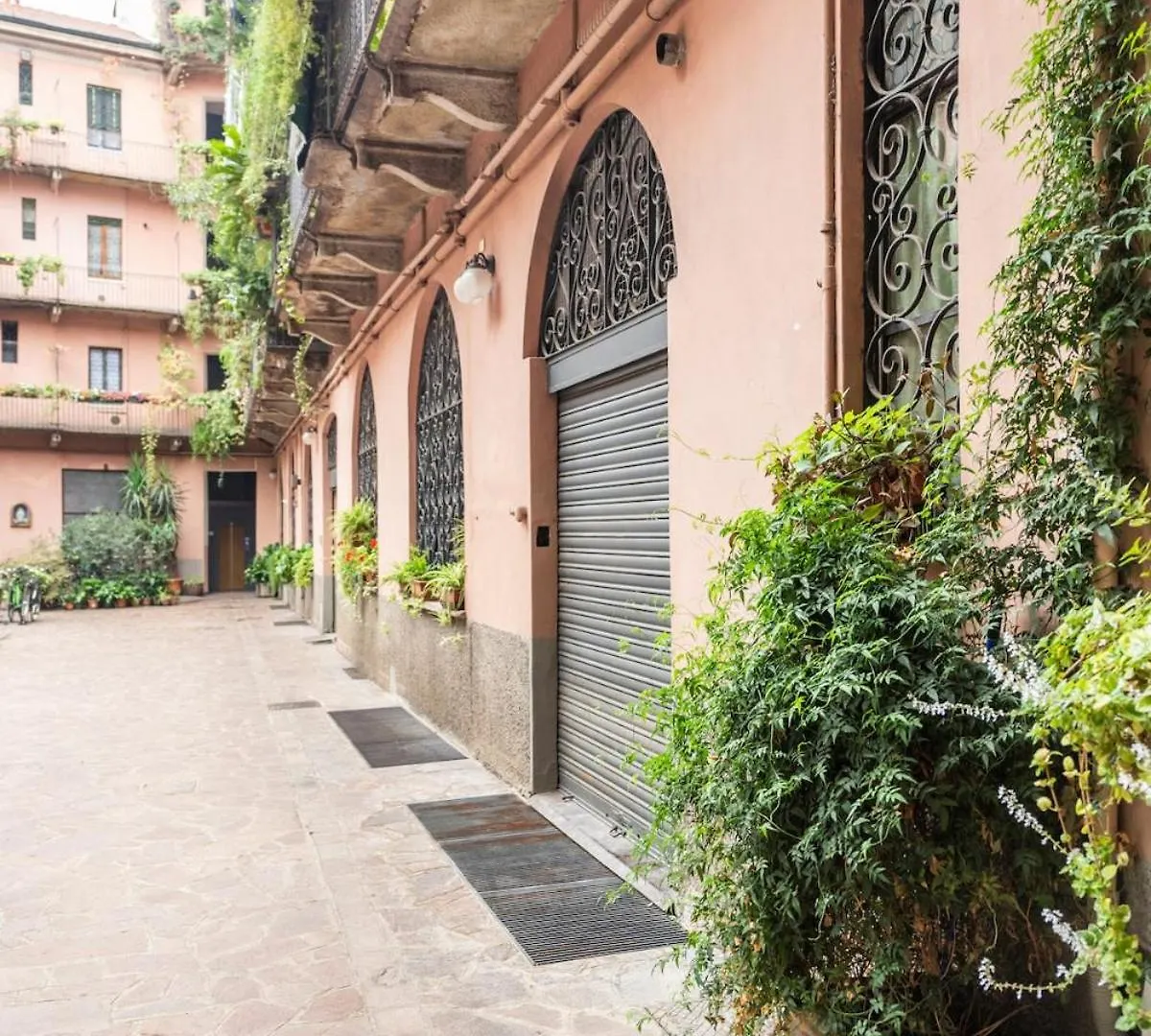 Bocconi Industrial Loft 2Bdr, 2Btr Lägenhet Milano